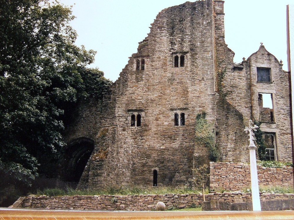 Llanthony priory