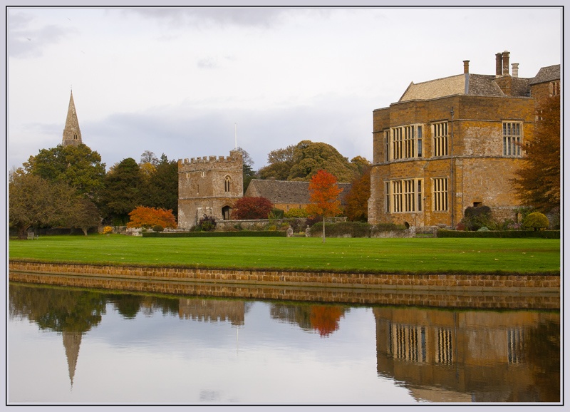Broughton Castle photo by Rich Beghin