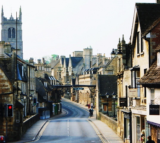 www.rutlandcottage.com View over Stamford Bridge to St Martins