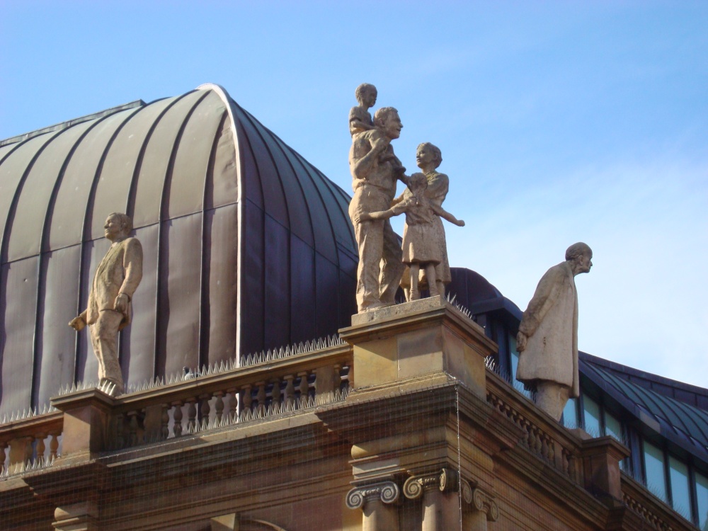 Statues on the Victoria Shopping Centre