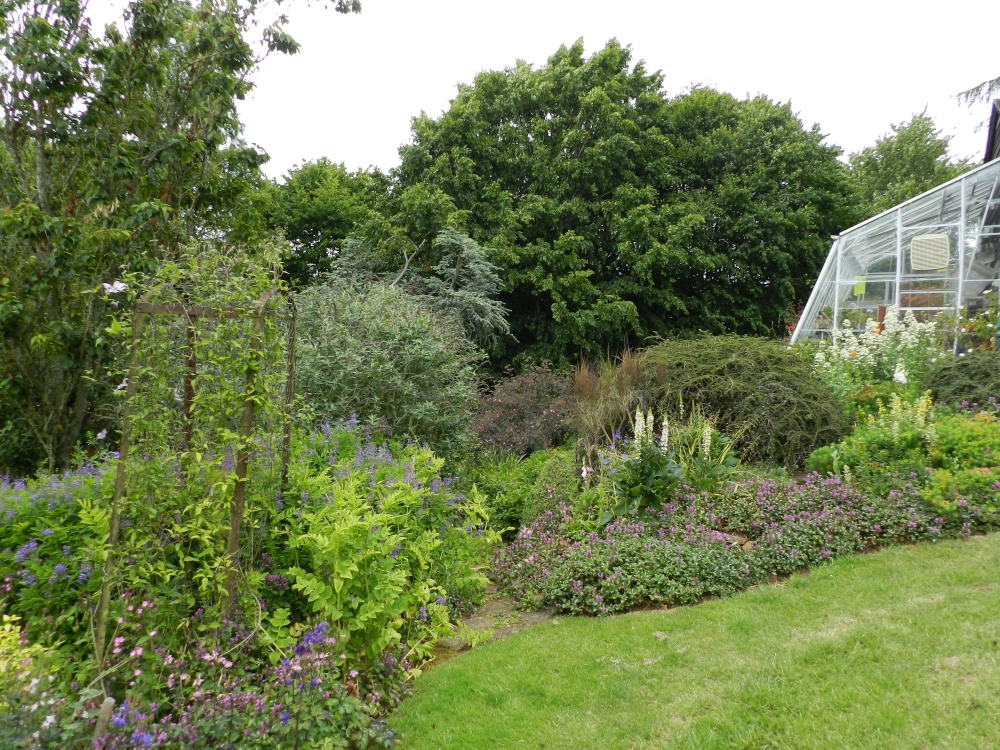 Brook Cottage Gardens, June 2011 photo by Cees Zeelenberg