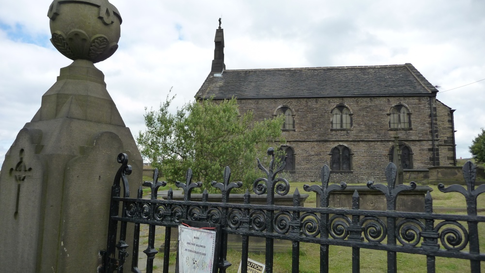 Views around St Thomas Church, Friarmere