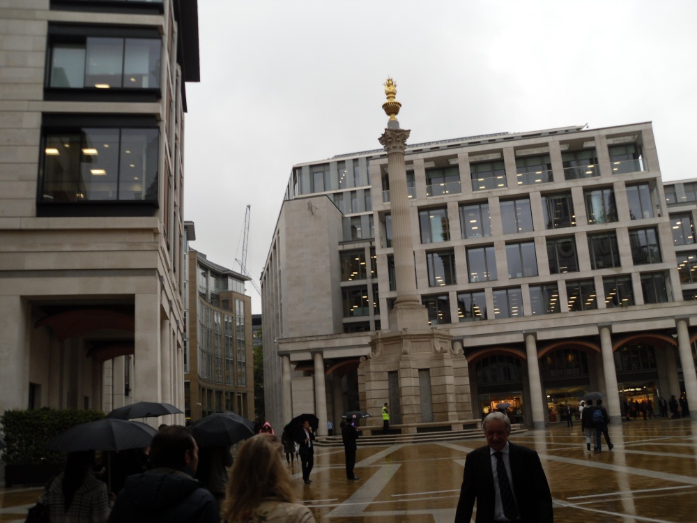 London, monument to the great fire of London