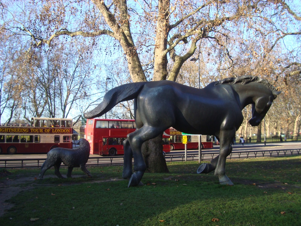 Park Lane, the Animals in War Memorial