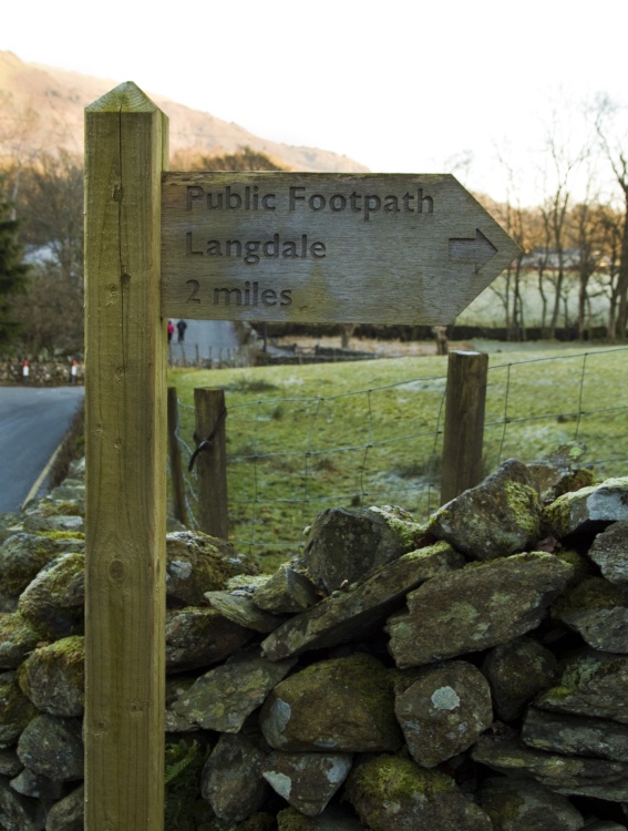 Langdale 2 miles....Grasmere signpost