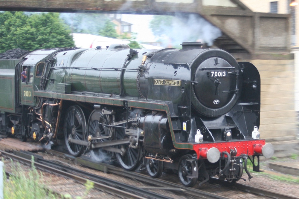 Photograph of 70013 Oliver Cromwell passing through Feltham.