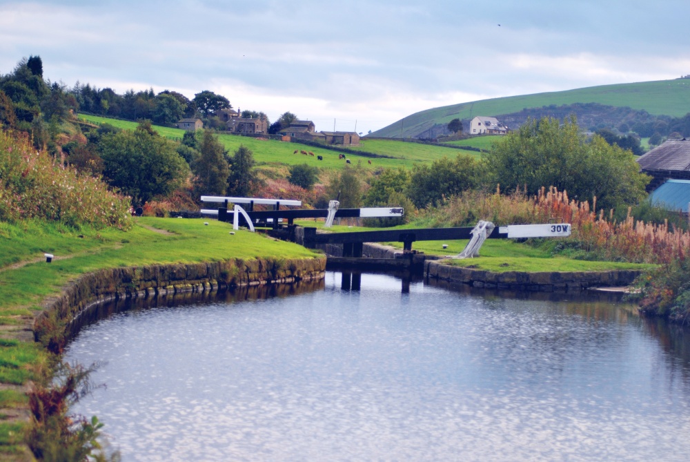 Huddersfield narrow Canal at Uppermill