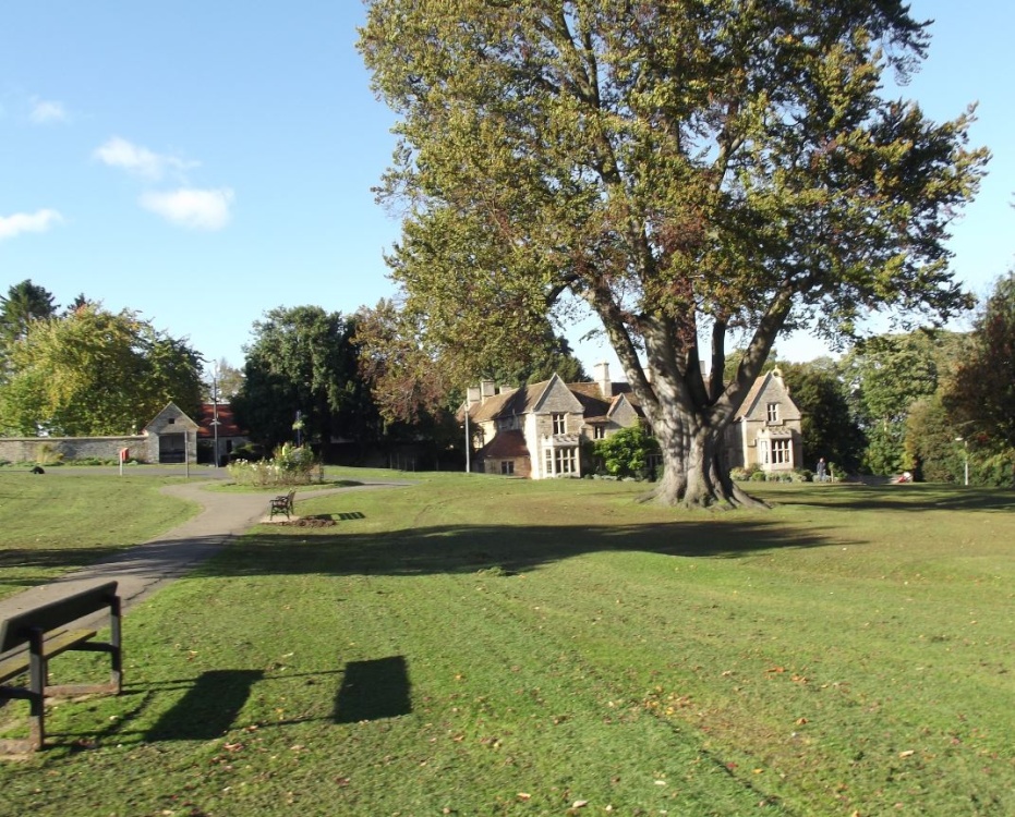 Rushden Hall Park