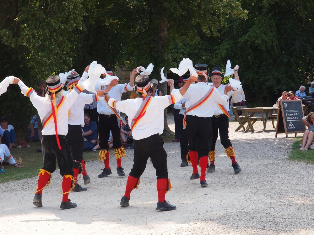 morris dancing in Avebury