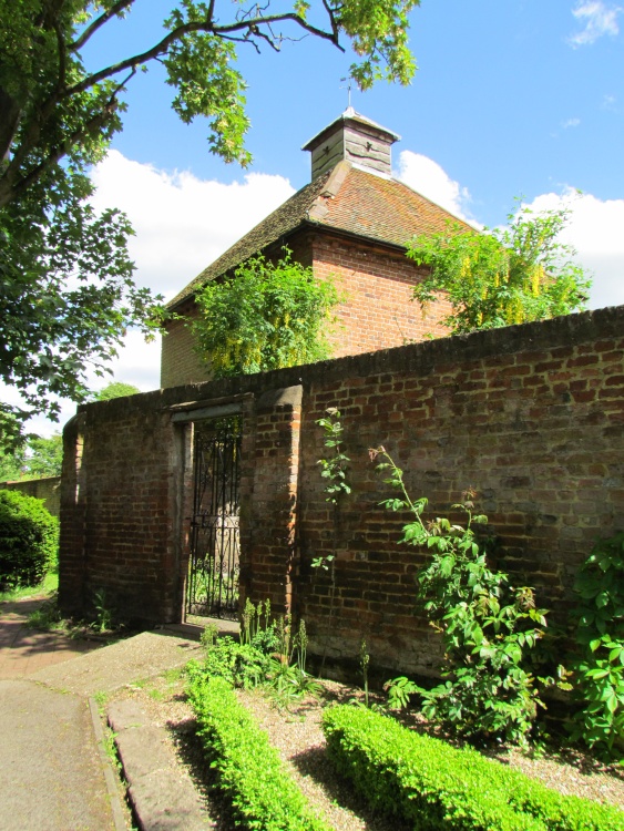 eastcote house garden