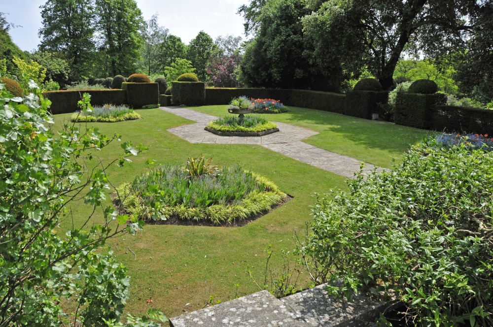 Hinton Ampner Garden photo by Paul V. A. Johnson