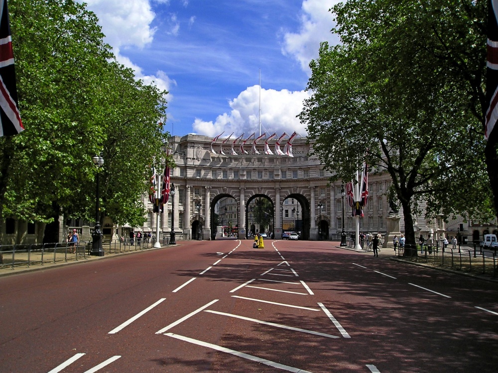 Admiralty Arch photo by Mobscooter