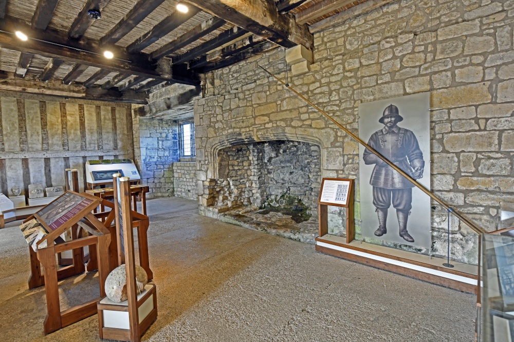 Helmsley Castle photo by Paul V. A. Johnson