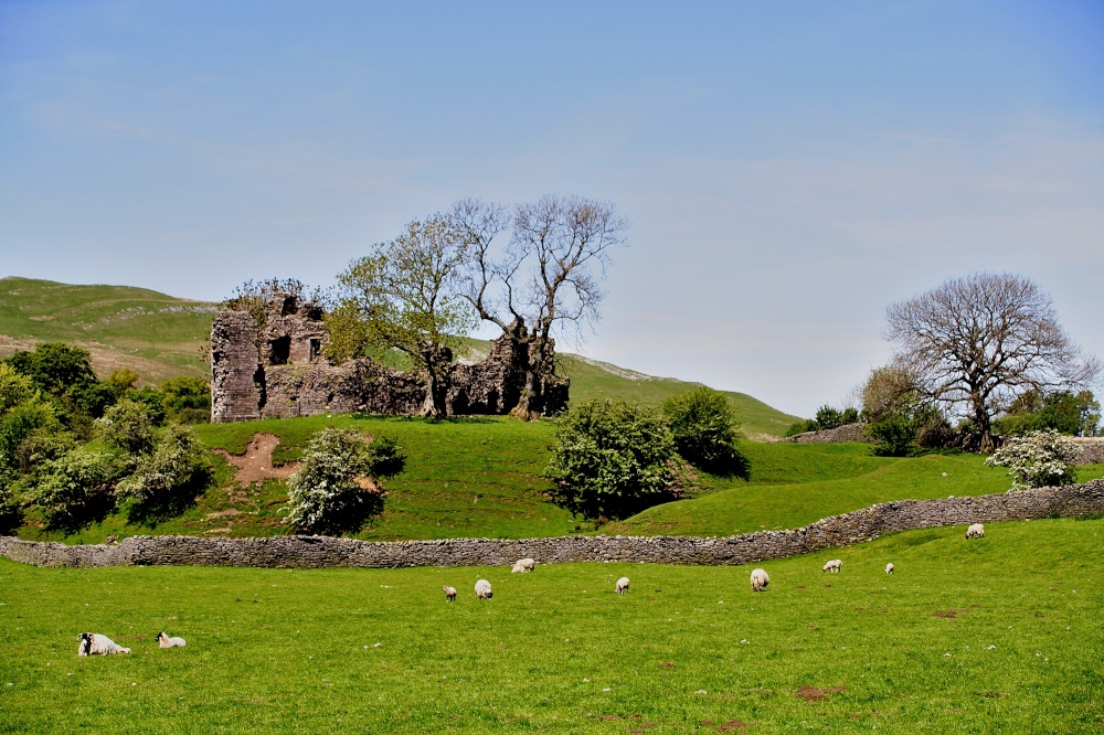 Pendragon Castle photo by Tom Curtis