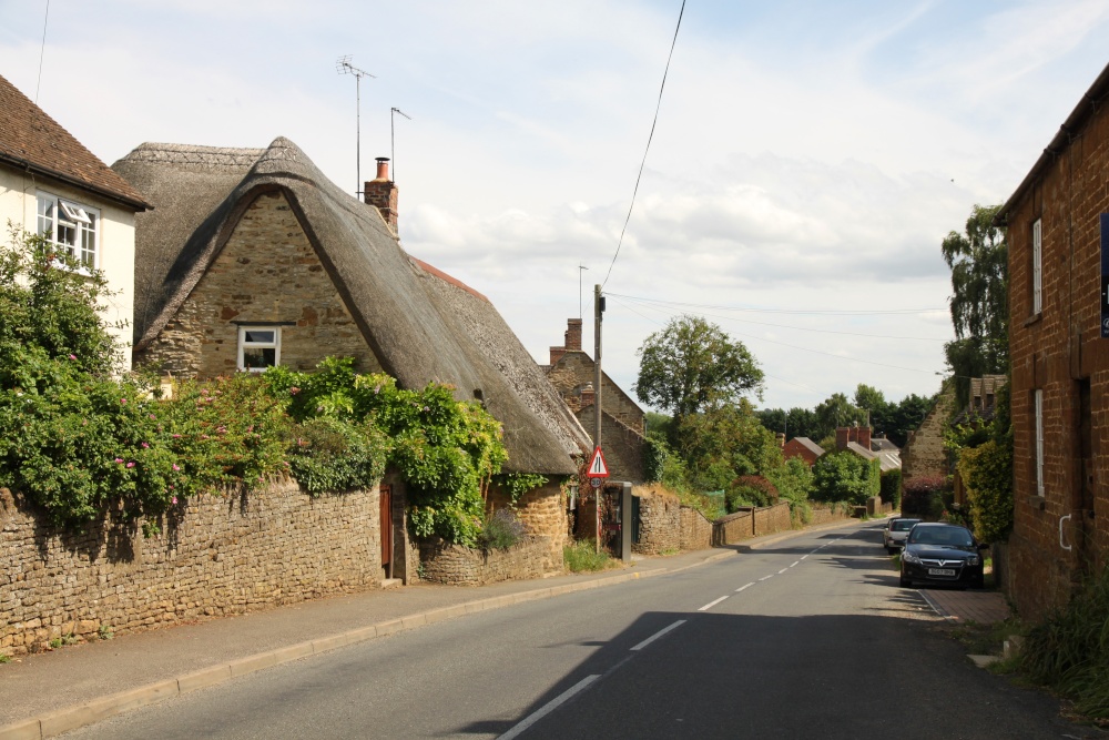 Photograph of Period cottages in Main Street, Tadmarton