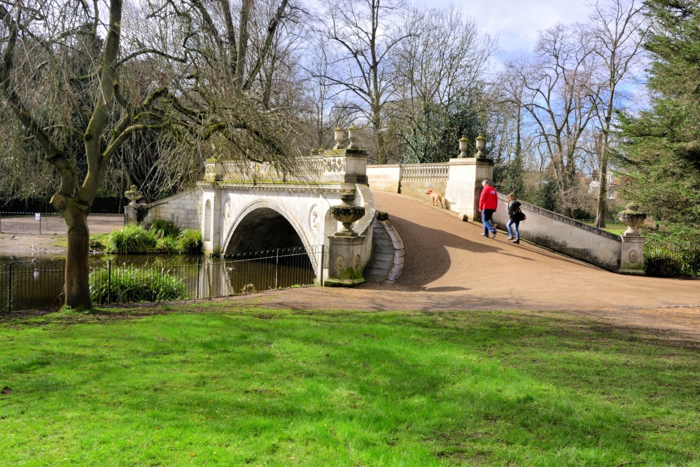 Chiswick House's Classic Palladian Bridge photo by Alan Whitehead