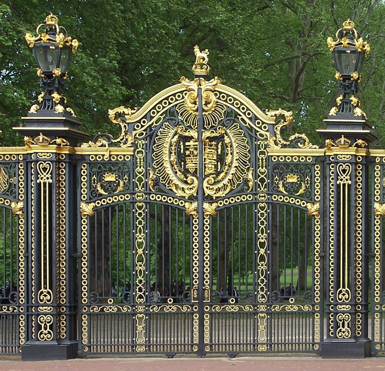 Canada Gate, London