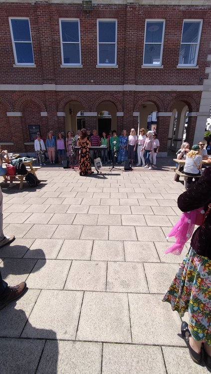 Fantastic choir singing in Saxon Square in Christchurch