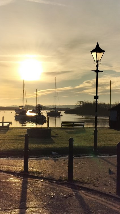 Soon after sunrise at Town Quay in Christchurch